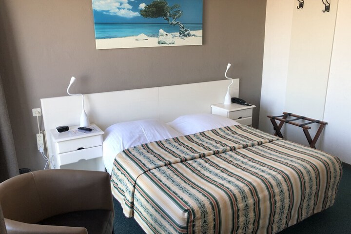 Room 26 of 139