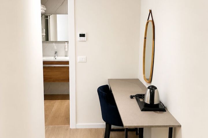Room 10 of 26