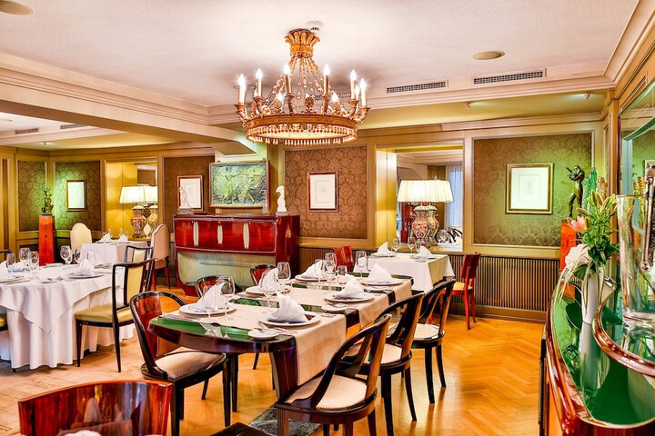 Dining 56 of 95