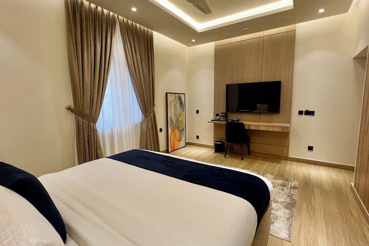 Room 17 of 27