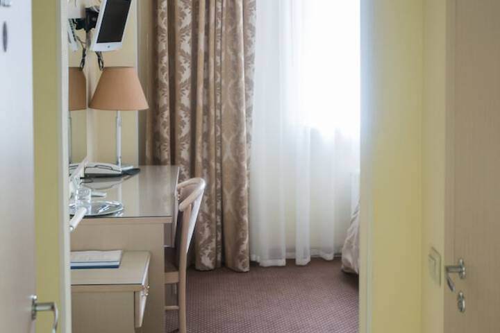 Room 21 of 42