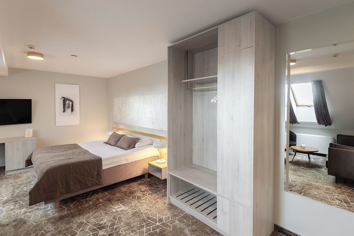 Room 28 of 45