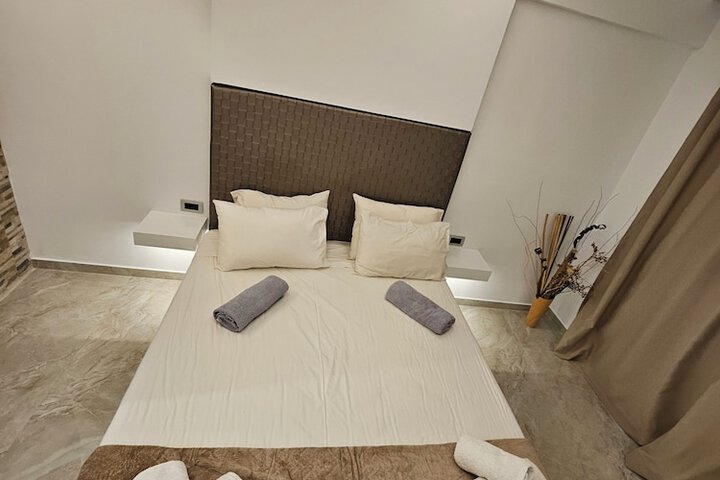 Room 18 of 114