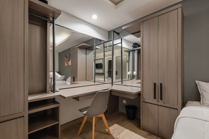 Room 11 of 20
