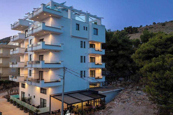 Hotel 98 of 100