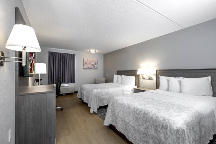 2 Double Beds Accessible (2 of 15)