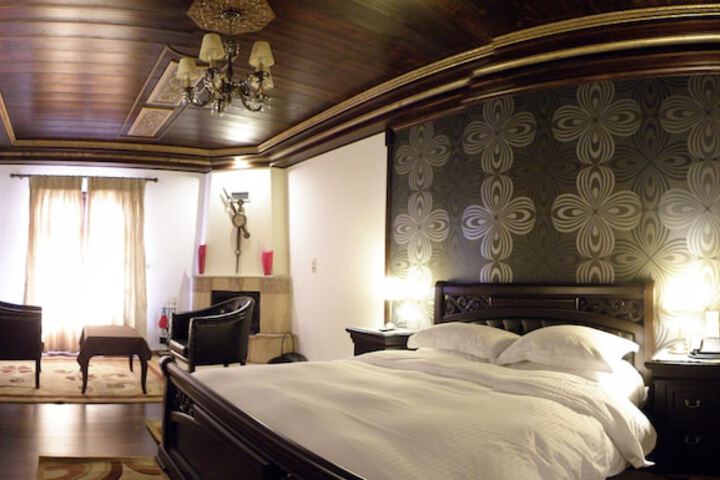 Room 13 of 53