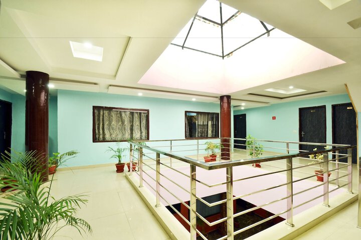 OYO 8622 Hotel Grand Inn