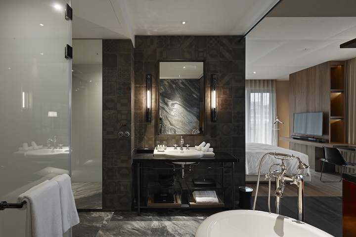 Room 33 of 70