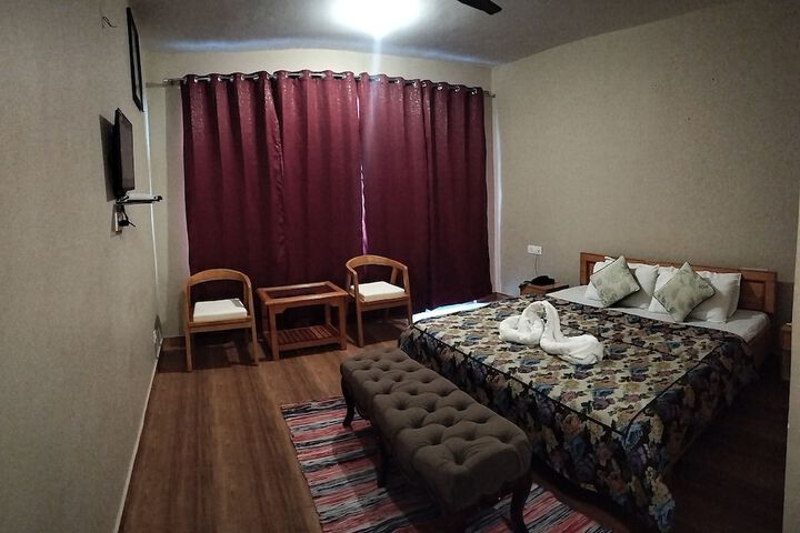 Room 2 of 32