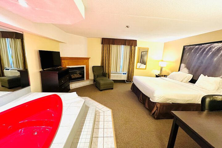 1 King Bed (3 of 11)