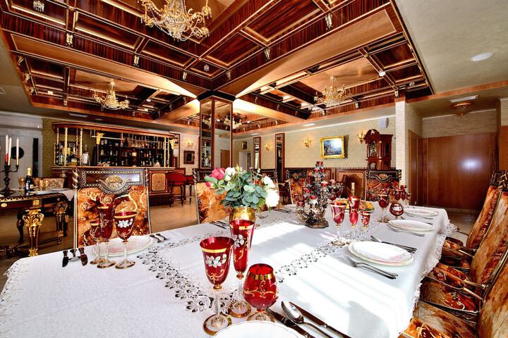 Dining 104 of 144