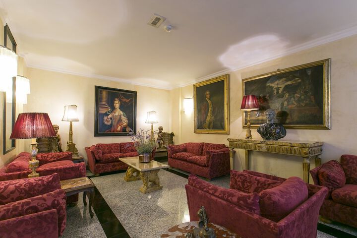 Entrance & Lobby