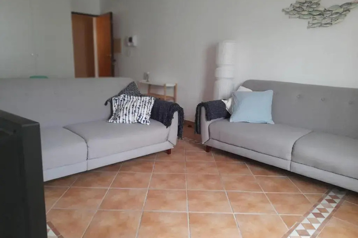 Room 4 of 9