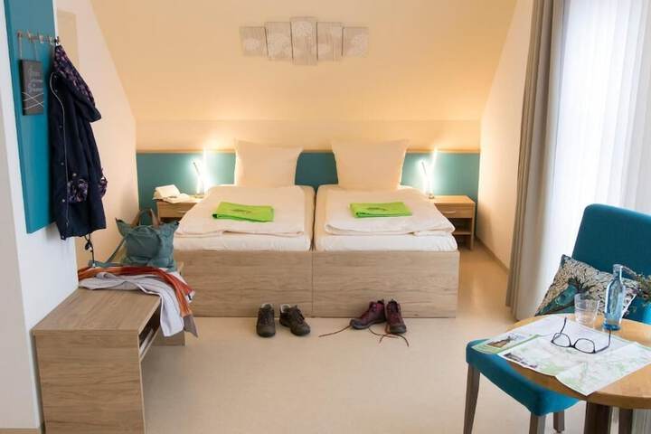 Room 12 of 33