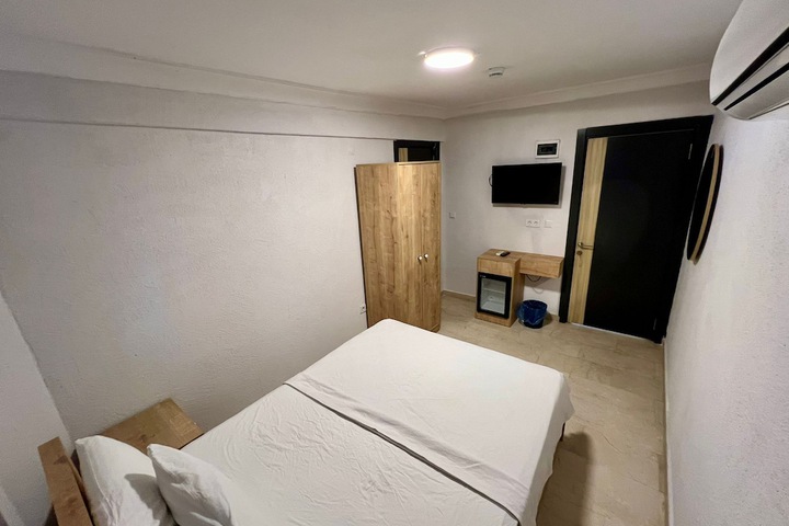 Room 8 of 39