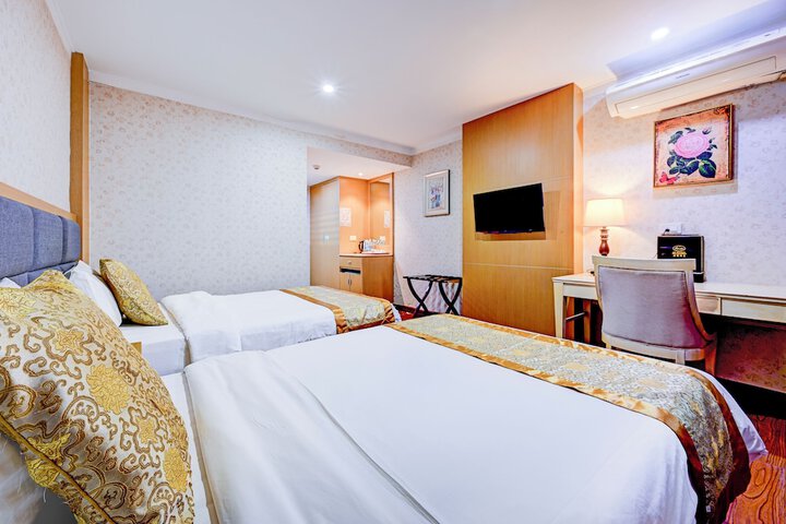Room 17 of 38