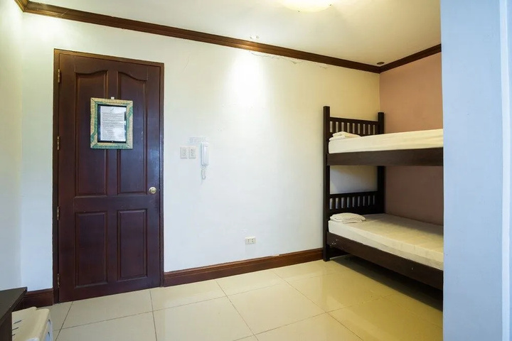 Room 9 of 9