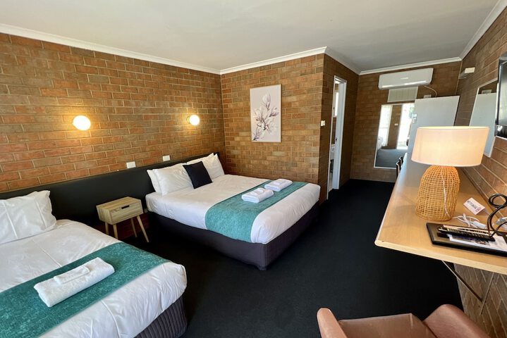 Room 2 of 11