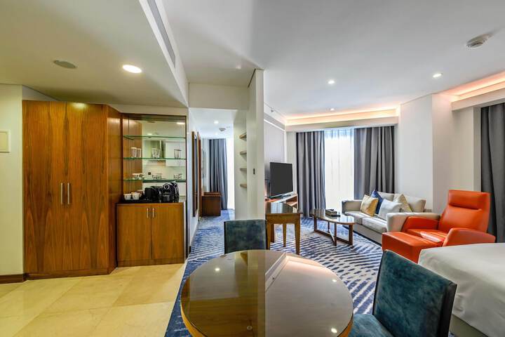 Room 52 of 106
