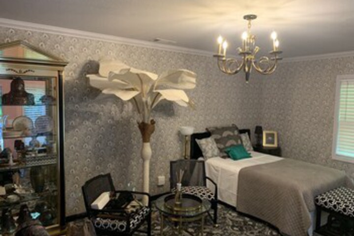 Room 33 of 46