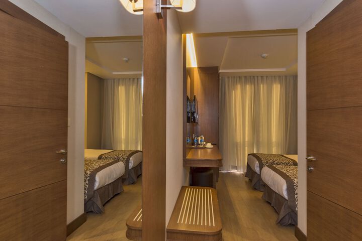 Room 25 of 60