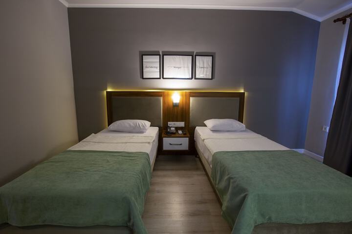 Room 30 of 83