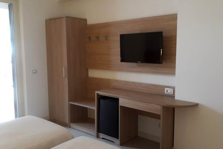 Room 13 of 18