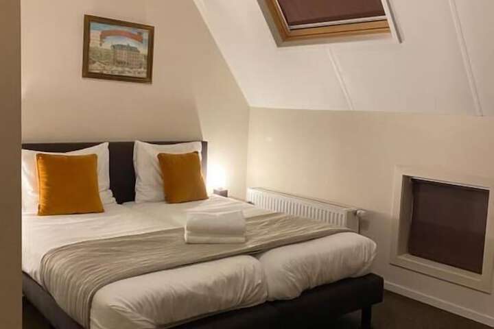 Room 5 of 24