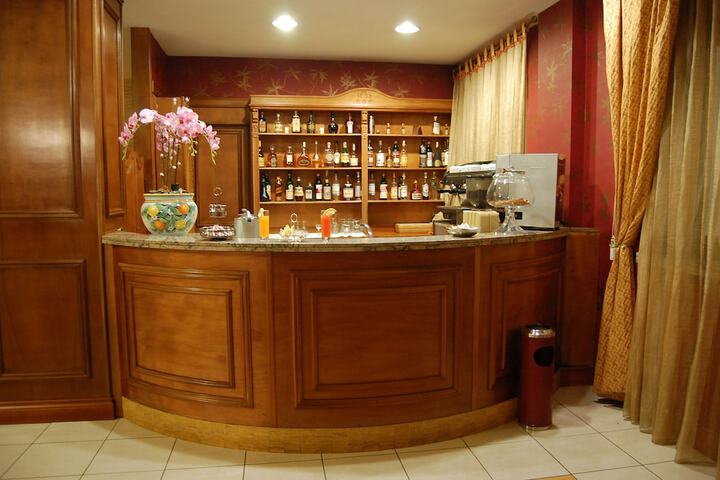 Lounge 56 of 87