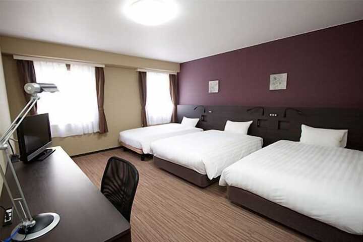 Room 3 of 35
