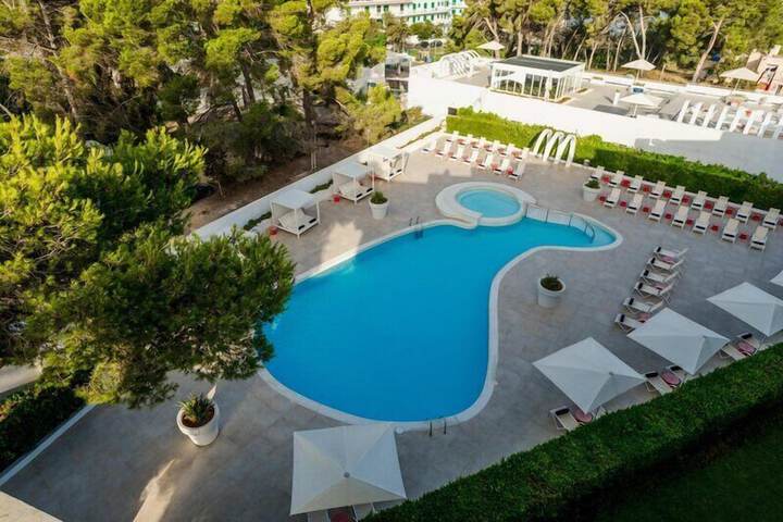 Pools & Facilities