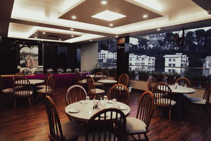 Dining 52 of 95