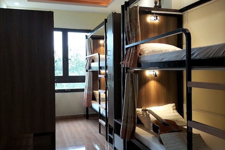 Room 3 of 8