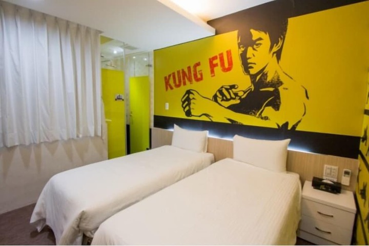 Room 32 of 51