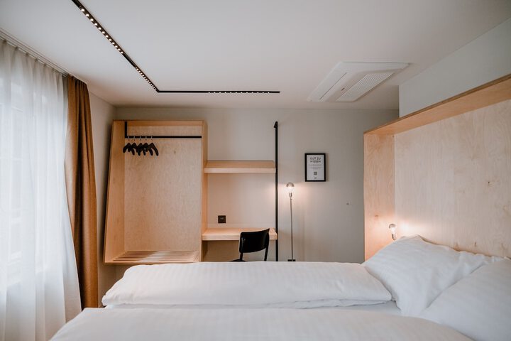 Room 14 of 80