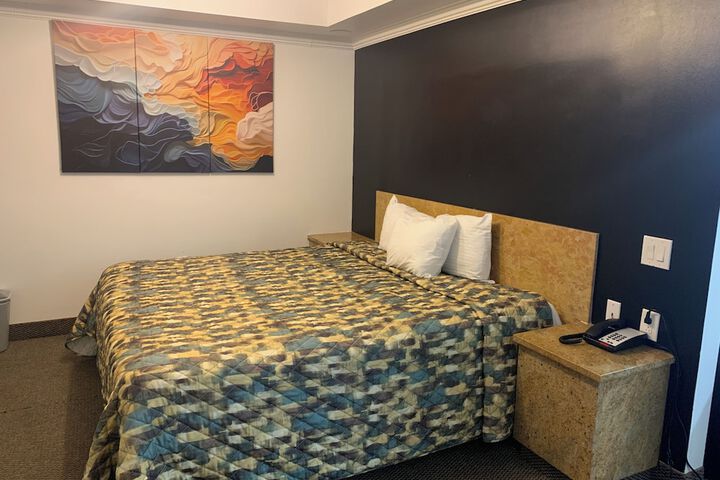 Room 11 of 18