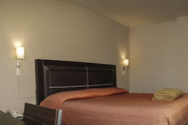 Room 9 of 40