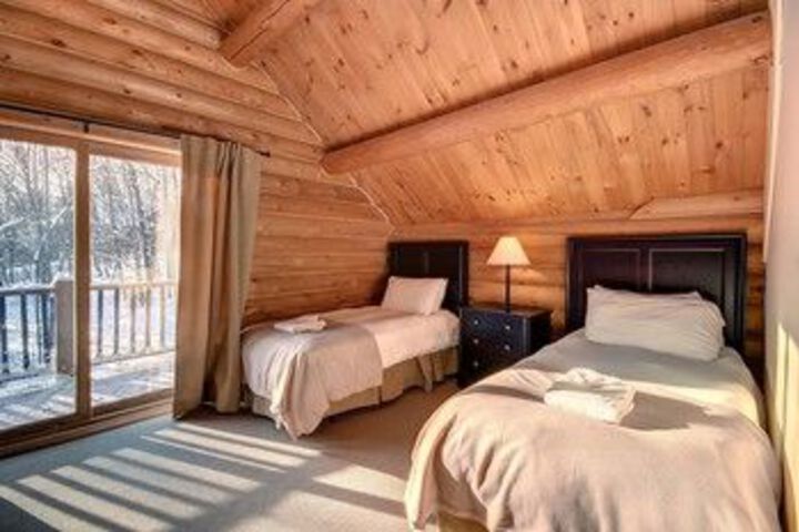 Room 4 of 25