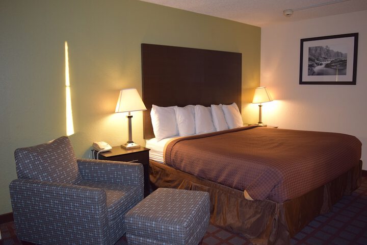 1 King Bed (6 of 14)