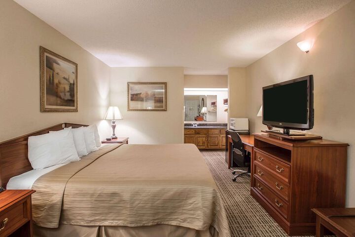 1 King Bed (6 of 6)