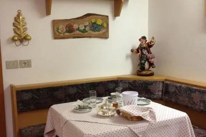 Dining 26 of 26