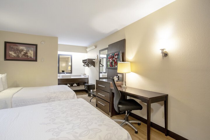 2 Double Beds (10 of 14)