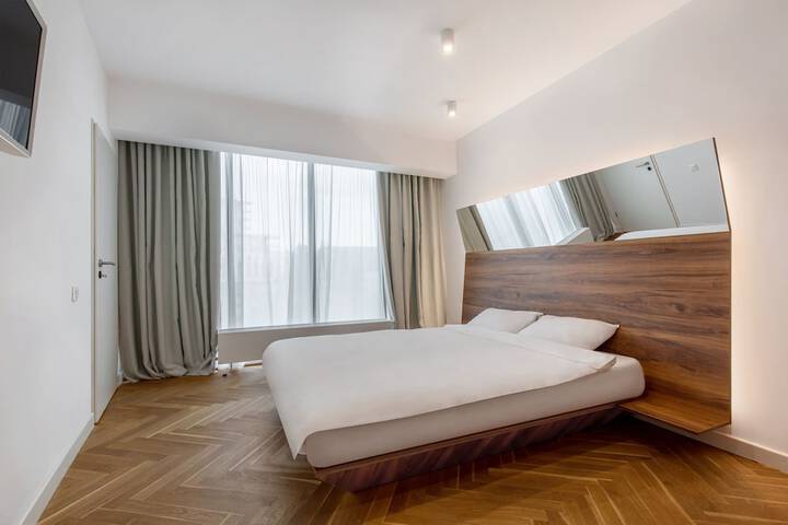 Room 10 of 37