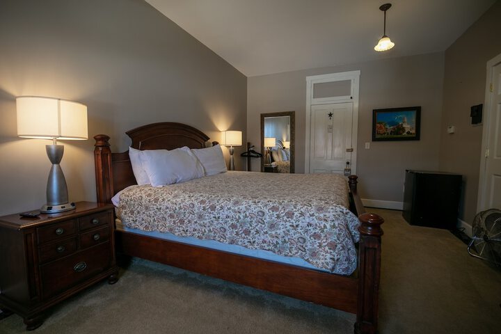 1 King Bed (37 of 40)