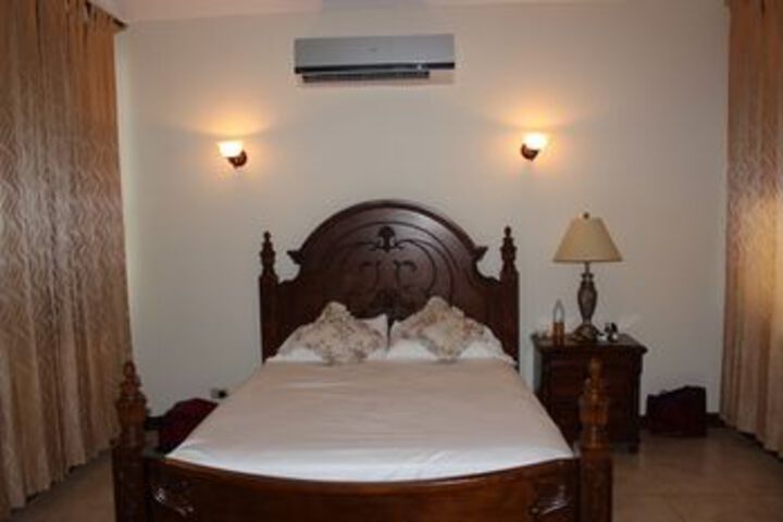 Room 52 of 163