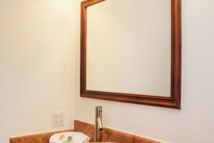 Room 146 of 195