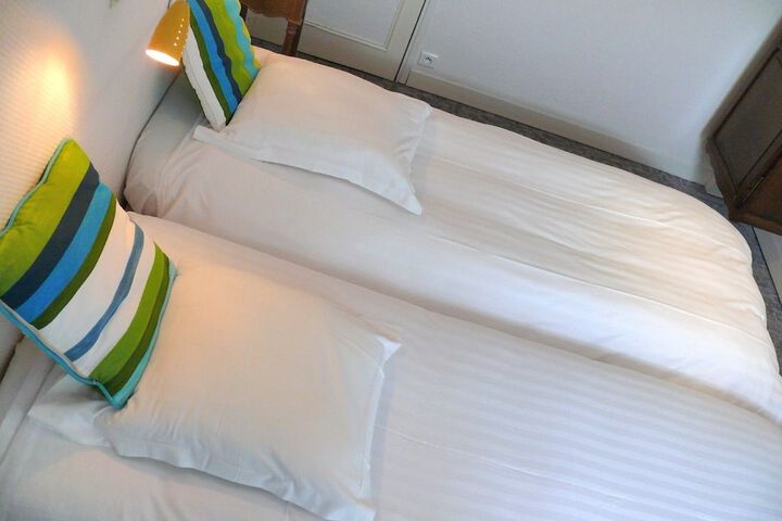 Room 3 of 83
