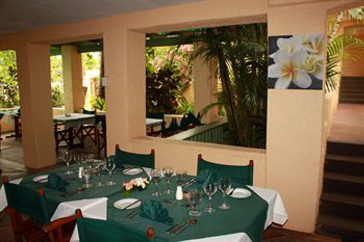 Dining 14 of 16