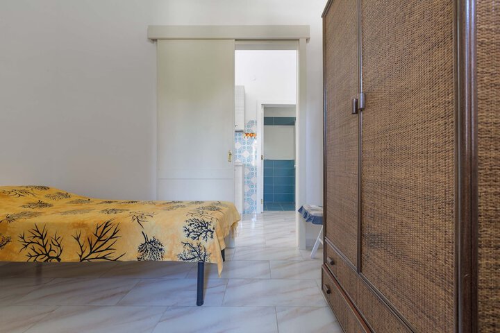 Room 4 of 15
